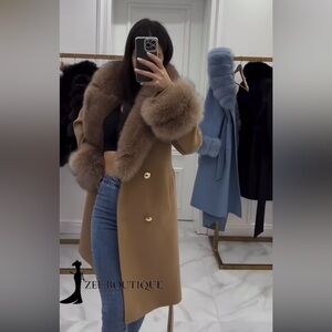 Italian cahsmere with fox fur details